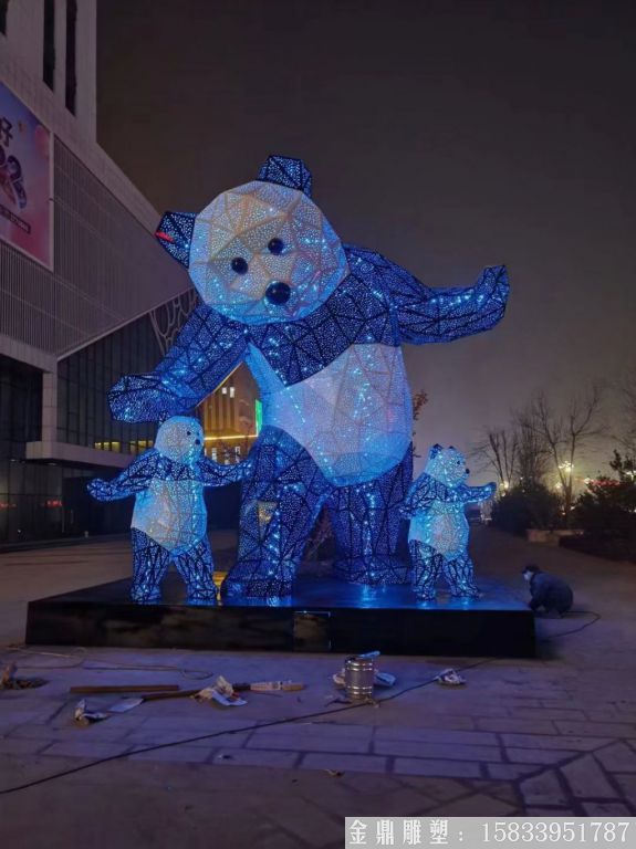 不锈钢灯光熊猫雕塑1